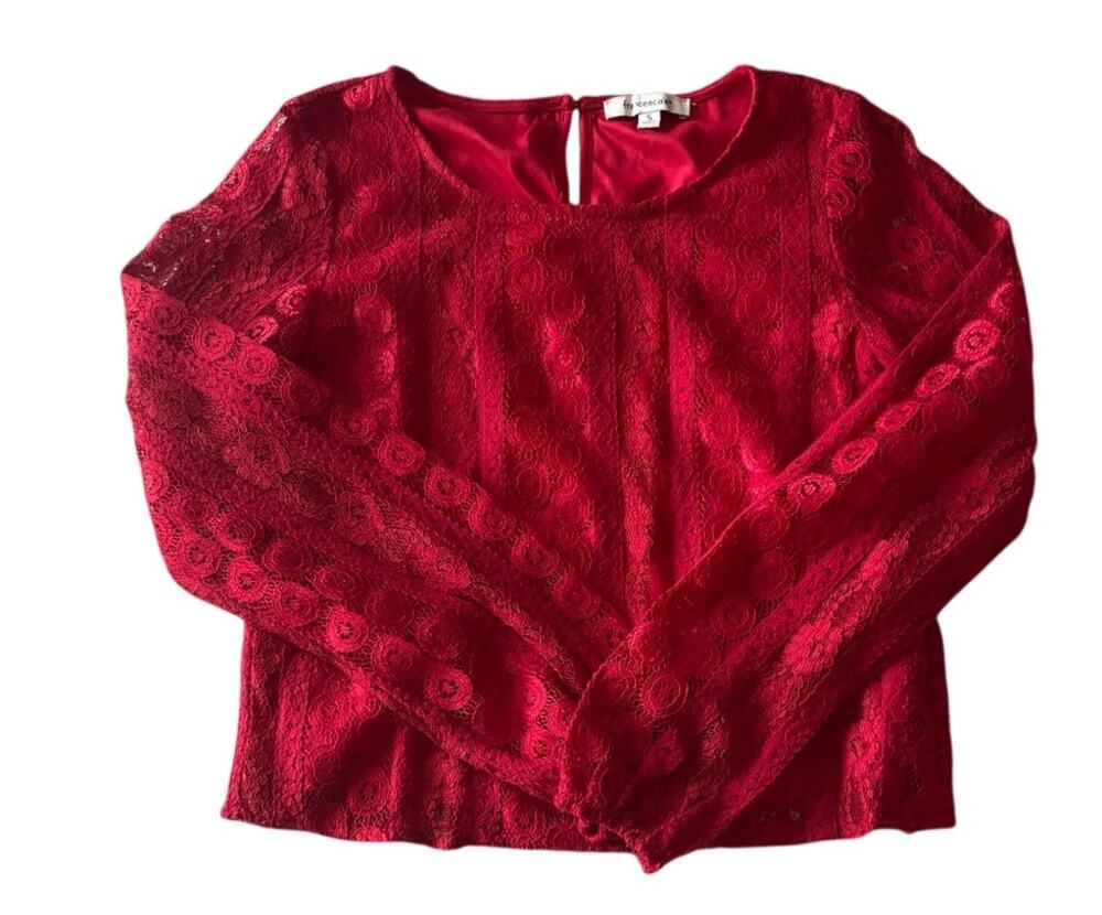 Francescas Red Lace Top Round Neck Size Small Holiday Romantic Soft Valentines